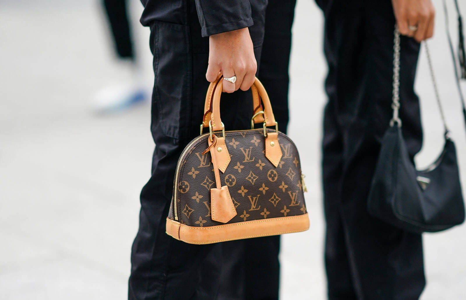 how to tell if louis vuitton purse is real